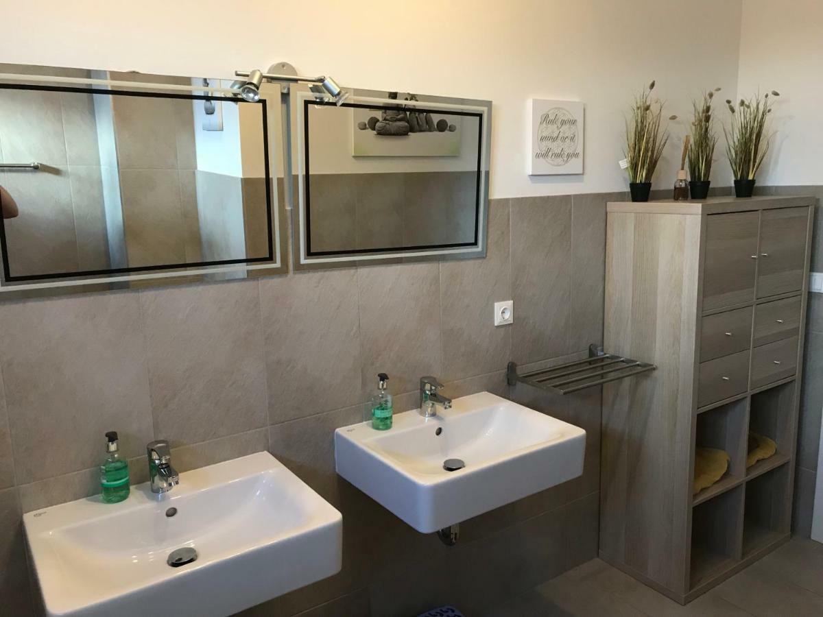 Kmheim, Cozy 103M2 Apartment, With 3 Bedroom And Covered Free Parking Place, Close To City Center Graz Extérieur photo